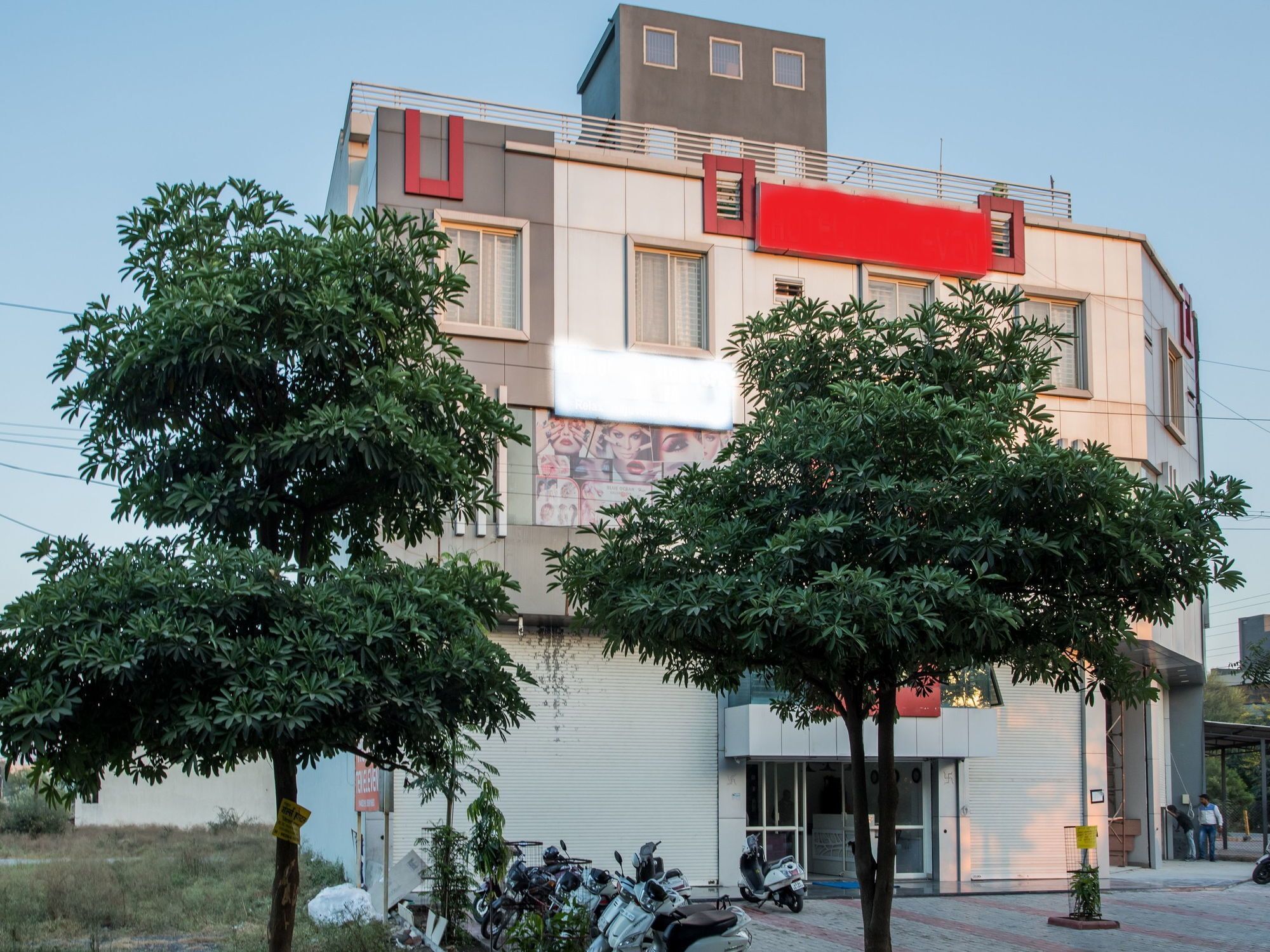 Fabhotel Prime Om Epic Vijay Nagar Indore Exterior foto